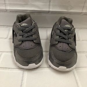 💥 SOLD 💥Nike Huarache Run Toddler